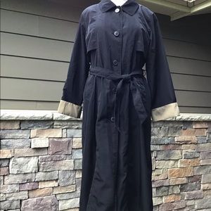 Lightweight black raincoat, adjustable cuffs